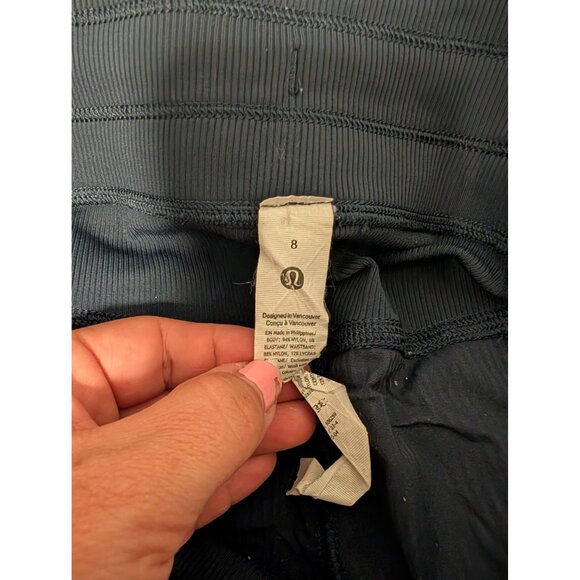 Lululemon Navy Blue Cropped Drawstring Pants Size 8 Lightweight Casual Activewea - Picture 4 of 5
